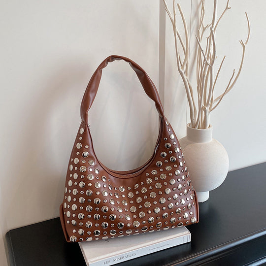 Damen Hobo-Tasche aus hochwertigem Kunstleder mit funkelnden Metallnieten Nord Taschen