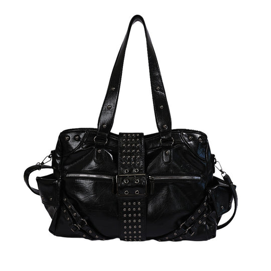 Damen Schultertasche im angesagten Rock-Stil mit dekorativen Nieten Nord Taschen