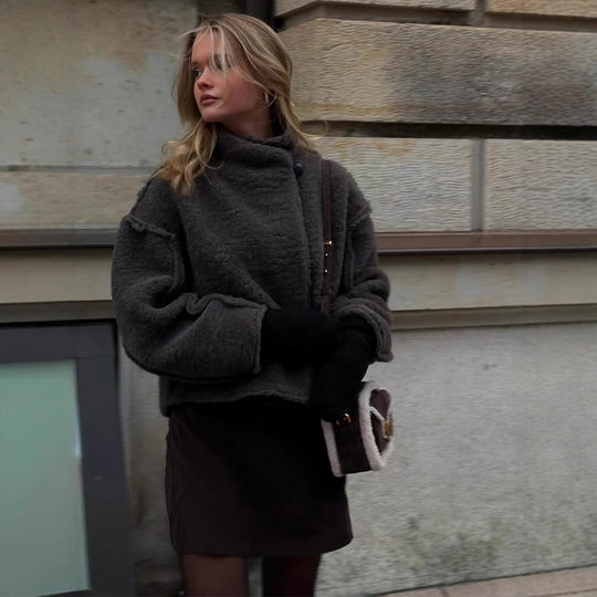 Damen Kurz geschnittener Teddy‑Fauxfur‑Blouson mit hohem Stehkragen und kastiger Silhouette Nord Taschen