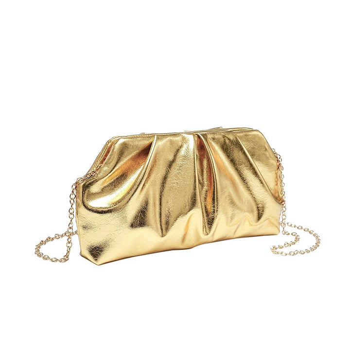 Damen Clutch mit glänzender Oberfläche und modischer Kettenapplikation Nord Taschen
