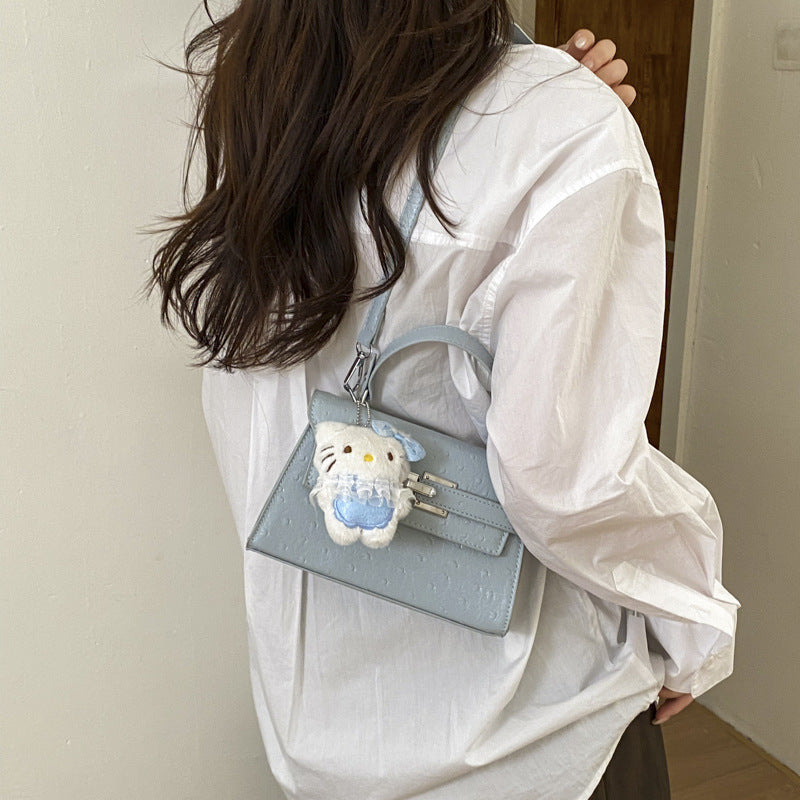 Damen Handtasche im eleganten Design mit niedlichem Anhänger Nord Taschen