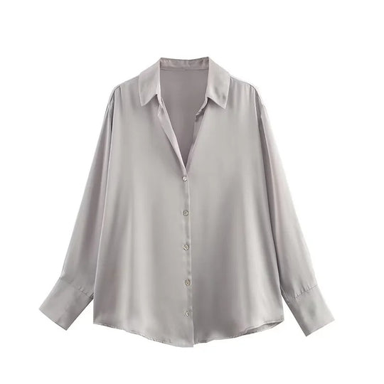 Damen Oversized Satinbluse mit Hemdkragen und breiten Manschetten Nord Taschen