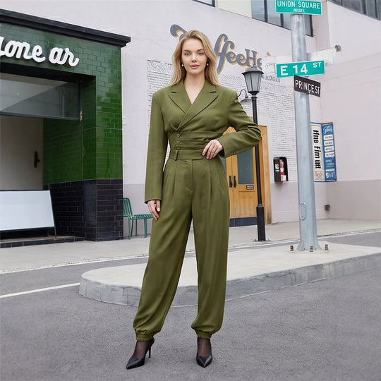 Damen Tailliertes Blazer-Set mit asymmetrischem Knopfverschluss und relaxter Bundfaltenhose Nord Taschen