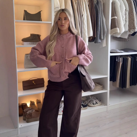 Damen 200+ Oversize Strickcardigan mit Rundhalsausschnitt, bezogenen Knöpfen und aufgesetzten Taschen Nord Taschen