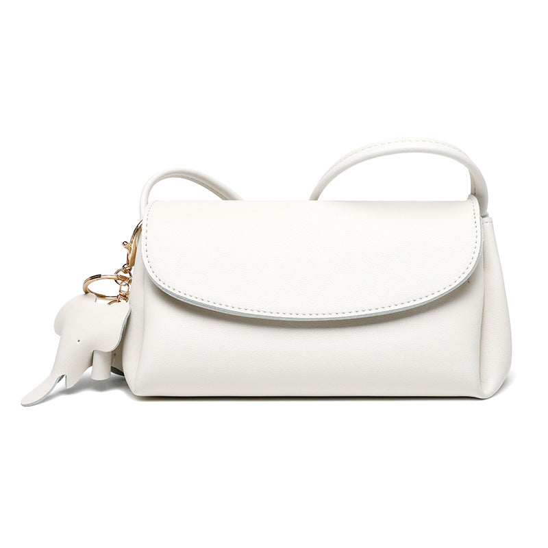 Damen Clutch-Tasche mit eleganter Klappenöffnung und charmantem Anhänger Nord Taschen
