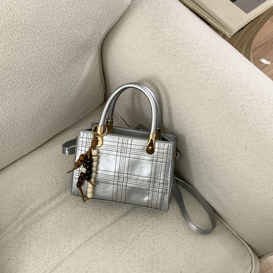 Damen Mini-Handtasche mit eleganter Struktur und goldenen Akzenten Nord Taschen