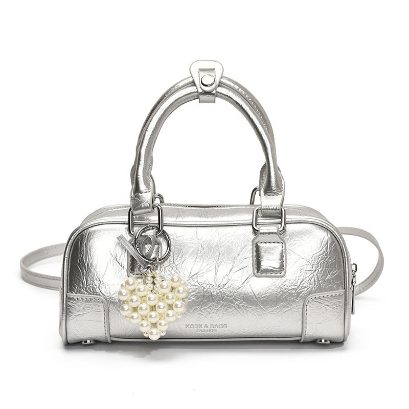 Damen Abendtasche mit hochglänzender Oberfläche und praktischen Tragegriffen Nord Taschen