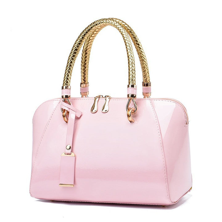Damen elegante Handtasche mit strukturierter Oberfläche und goldfarbenem Tragegriff Nord Taschen
