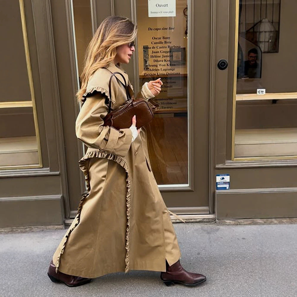 Damen maxilanger Trenchcoat mit Volant‑Schultercape und verstellbaren Manschetten Nord Taschen
