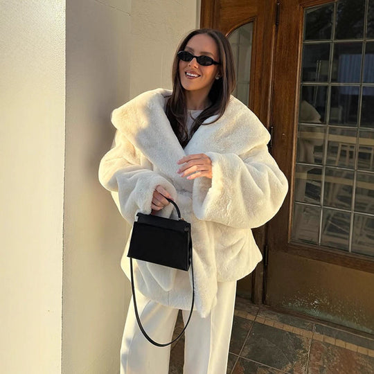Damen Oversize Teddy-Mantel mit extragroßem Schalkragen und Wickelgürtel Nord Taschen