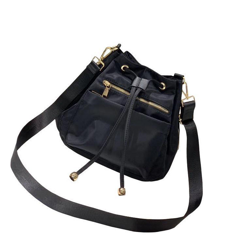 Damen Crossover-Tasche mit eleganter Camouflage-Oberfläche und praktischen Fächern Nord Taschen