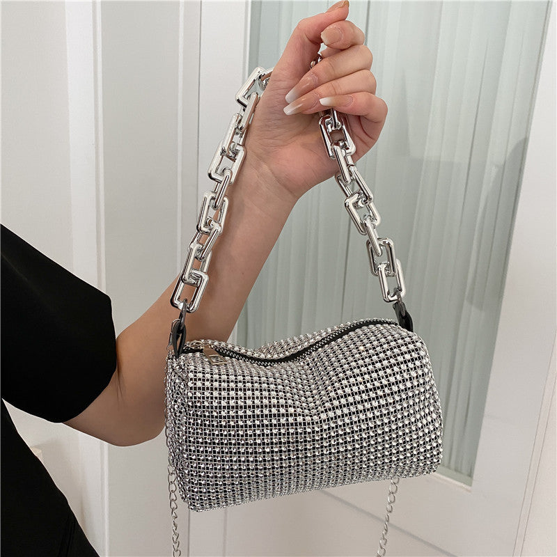 Damen schicke Umhängetasche mit funkelndem Strass und auffällig Kettenakzent Nord Taschen