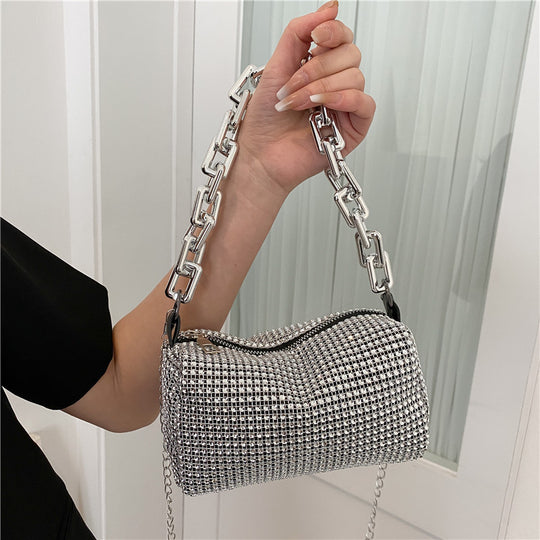 Damen schicke Umhängetasche mit funkelndem Strass und auffällig Kettenakzent Nord Taschen