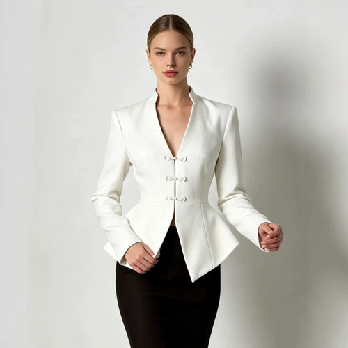 Damen Taillierter Peplum-Blazer mit Mandarinkragen und dekorativen Knotenverschlüssen Nord Taschen
