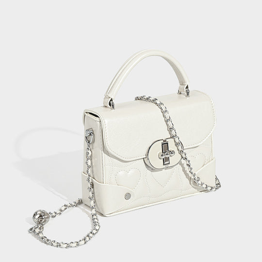 Damen Handtasche mit herzförmigem Design und schickem Kettenriemen Nord Taschen
