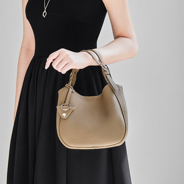 Damen Hobo-Tasche mit hochwertiger Lederstruktur und eleganten Akzenten Nord Taschen