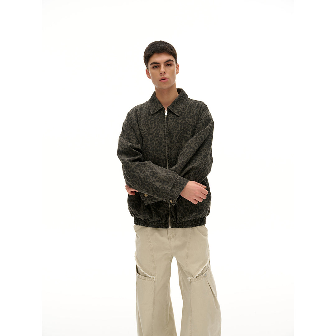 Unisex Leicht wattierte Boxy‑Jacke im Denim‑Look mit tonalem Leo‑Print und elastischem Saum Nord Taschen