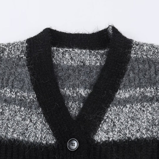 Damen Oversize Strickcardigan mit V-Ausschnitt, Streifenmuster und aufgesetzten Taschen Nord Taschen