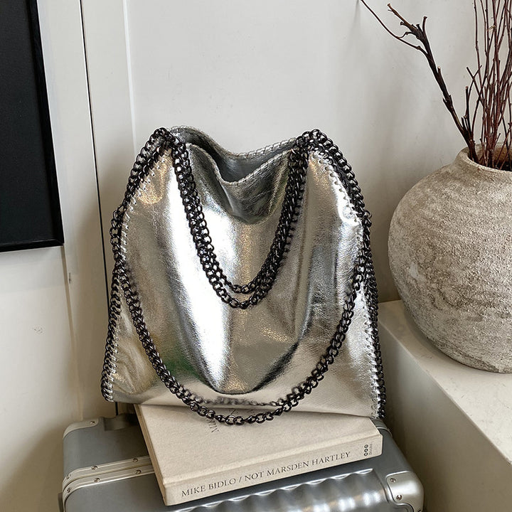 Damen Metallic Handtasche mit Kettenakzent und modischem Design Nord Taschen