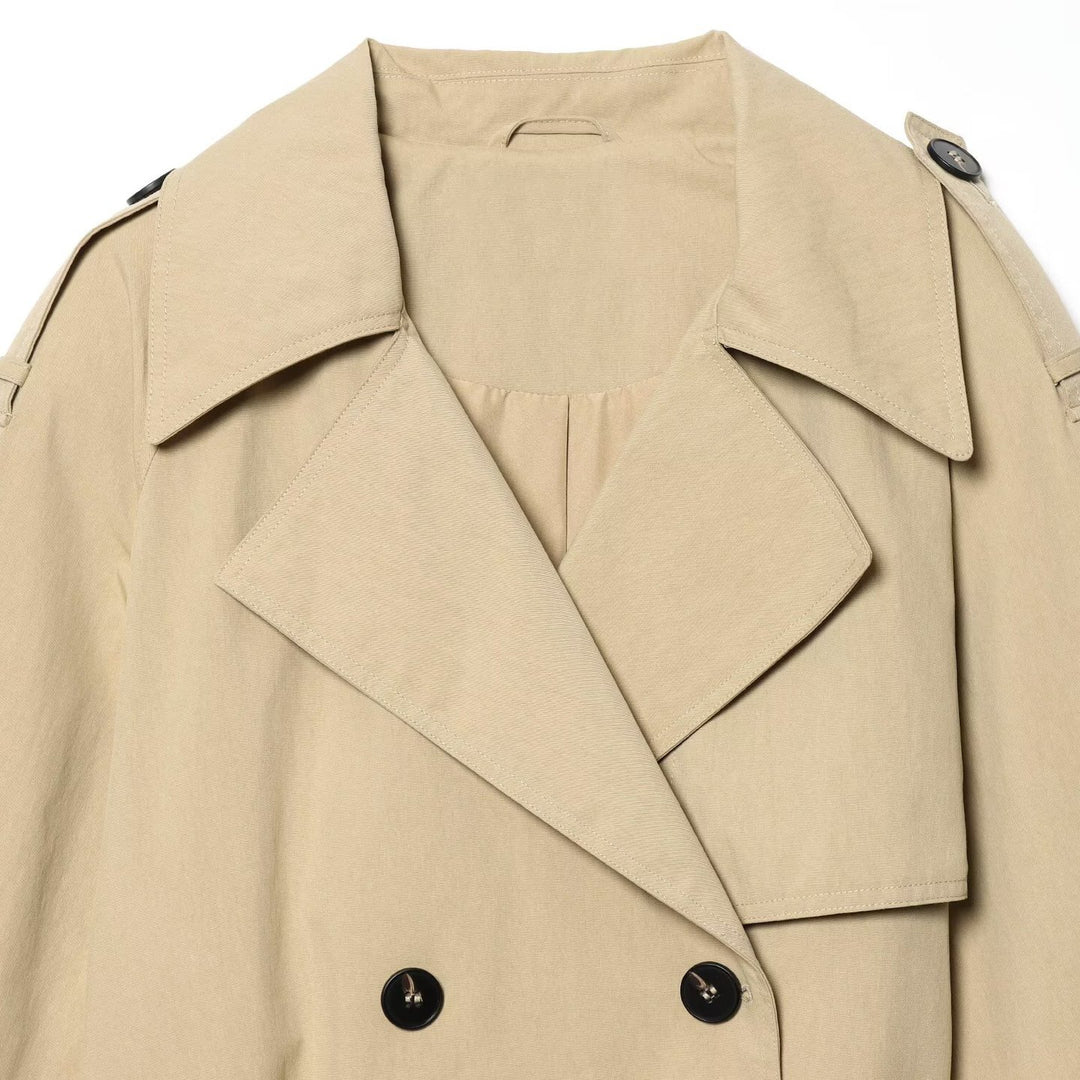 Damen Kurz geschnittener Trenchcoat mit Taillengürtel und Schulterklappen Nord Taschen