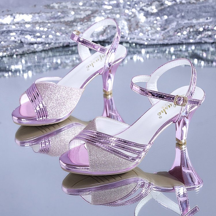 Damen Elegante Sandalen mit schimmernden Akzenten und modischem Absatz