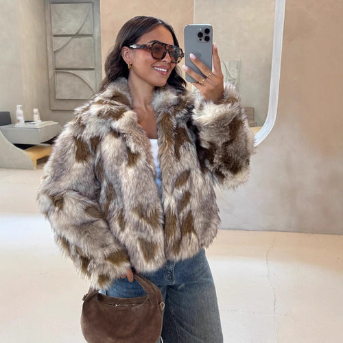 Damen Boxy-Kurzjacke aus Webpelz mit natürlicher Felloptik und breitem Schalkragen Nord Taschen