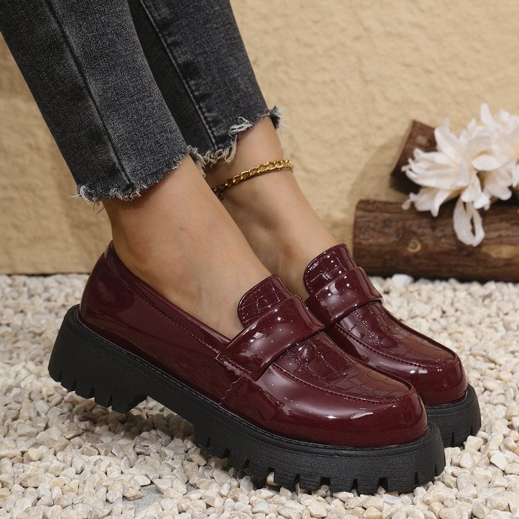 Damen  Lack-Loafer mit profilierter Traktorsohle, Krokoprägung und gepolstertem Komfortfußbett Nord Taschen