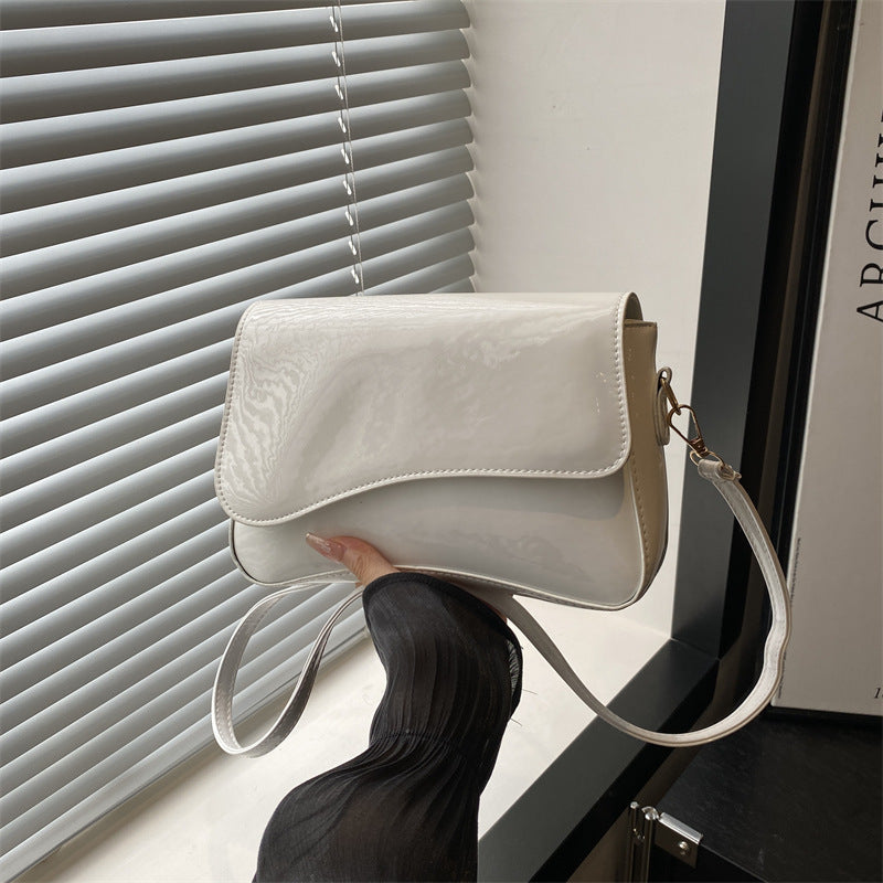 Damen elegante Clutch mit glänzendem Lackfinish Nord Taschen