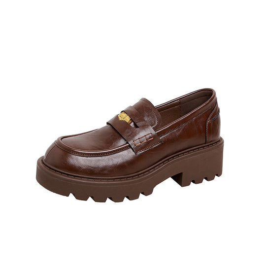 Damen Chunky Pennyloafer mit profilierter Plateau‑Lug‑Sohle und goldener Zierapplikation Nord Taschen