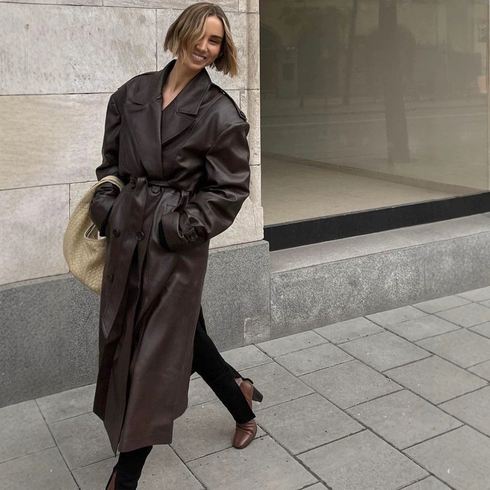 Damen Maxilanger Oversize Kunstleder-Trenchcoat mit weitem Revers und Taillengürtel Nord Taschen