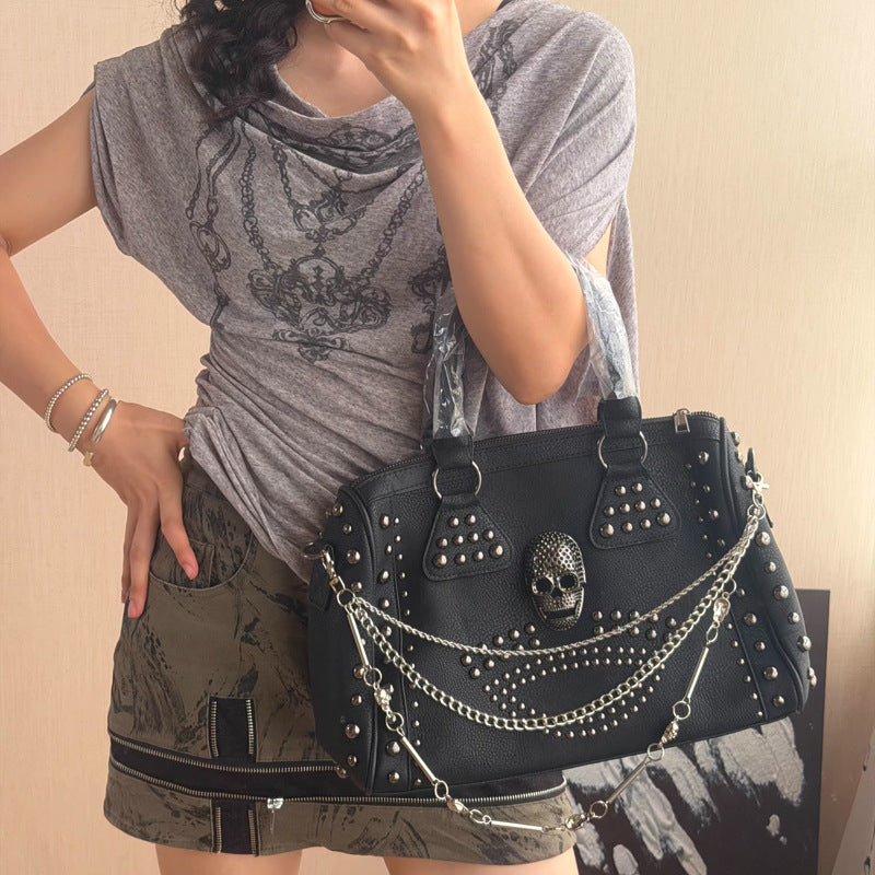 Damen Hobo-Tasche mit dekorativem Totenkopf-Design und robusten Nieten Nord Taschen