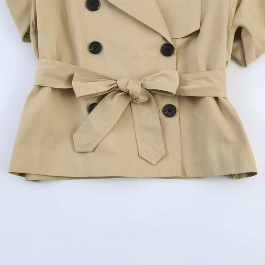 Damen Kurzcape-Trench mit doppelter Knopfreihe, weitem Cape-Ärmel und Taillenbindegürtel Nord Taschen