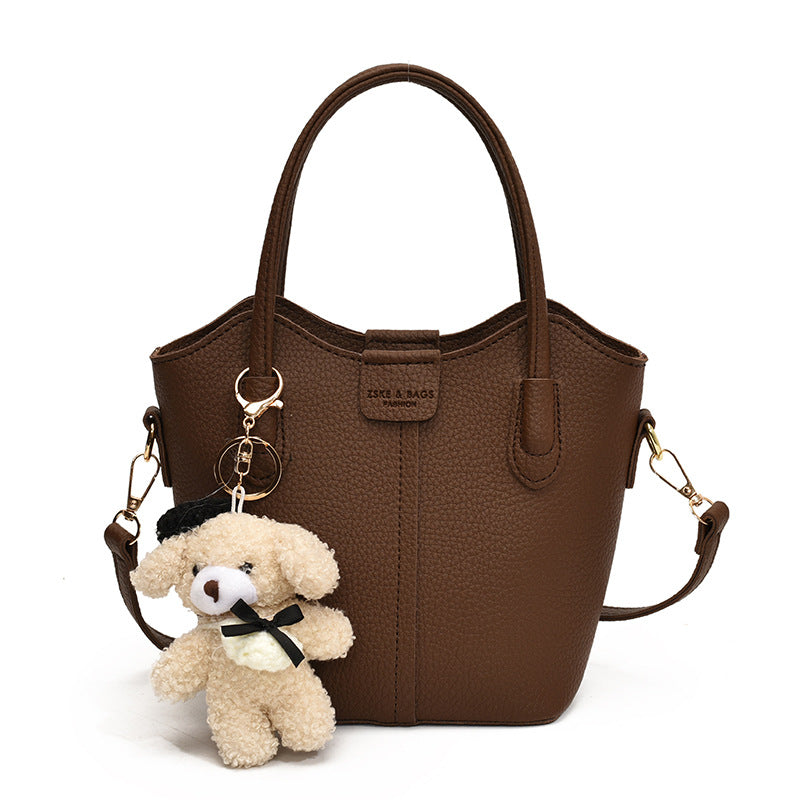 Damen Handtasche mit abnehmbarem Kunstfell-Anhänger Nord Taschen