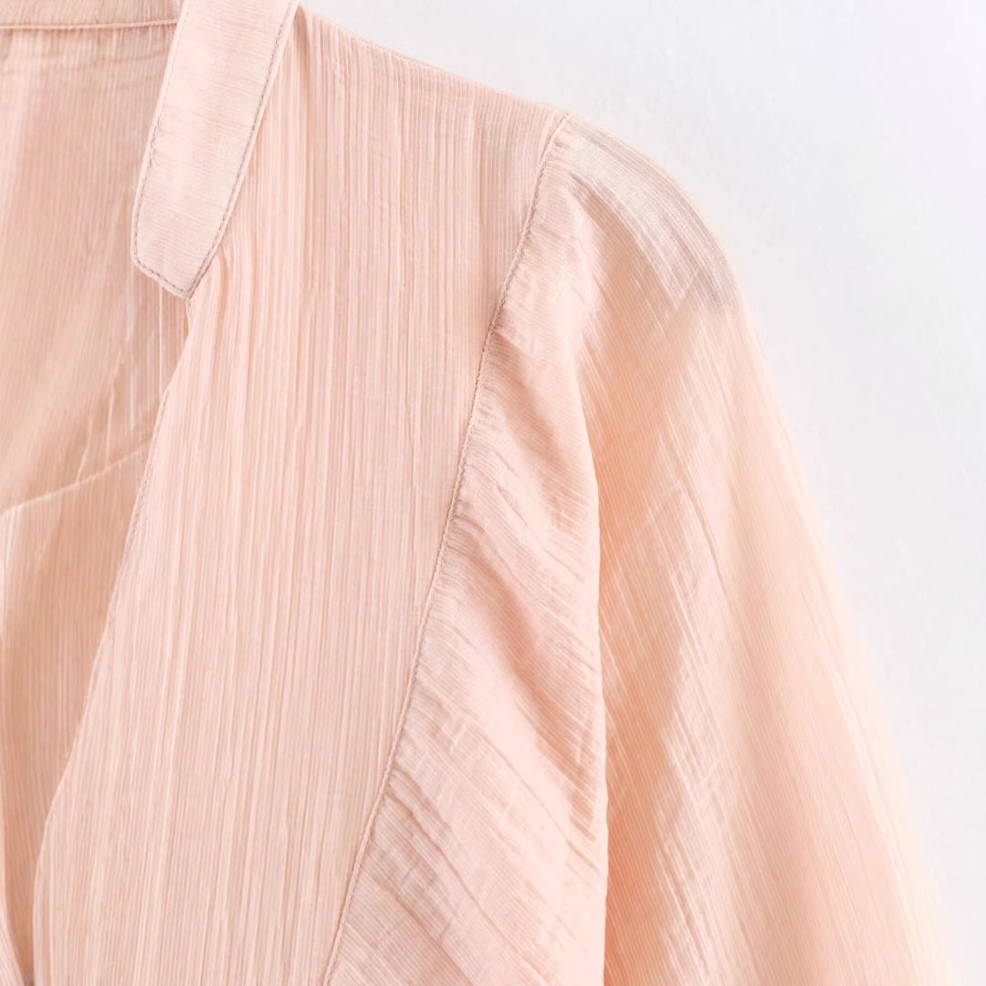 Damen Taillierte Bluse mit Stehkragen, V‑Ausschnitt und dekorativer Knopfleiste Nord Taschen