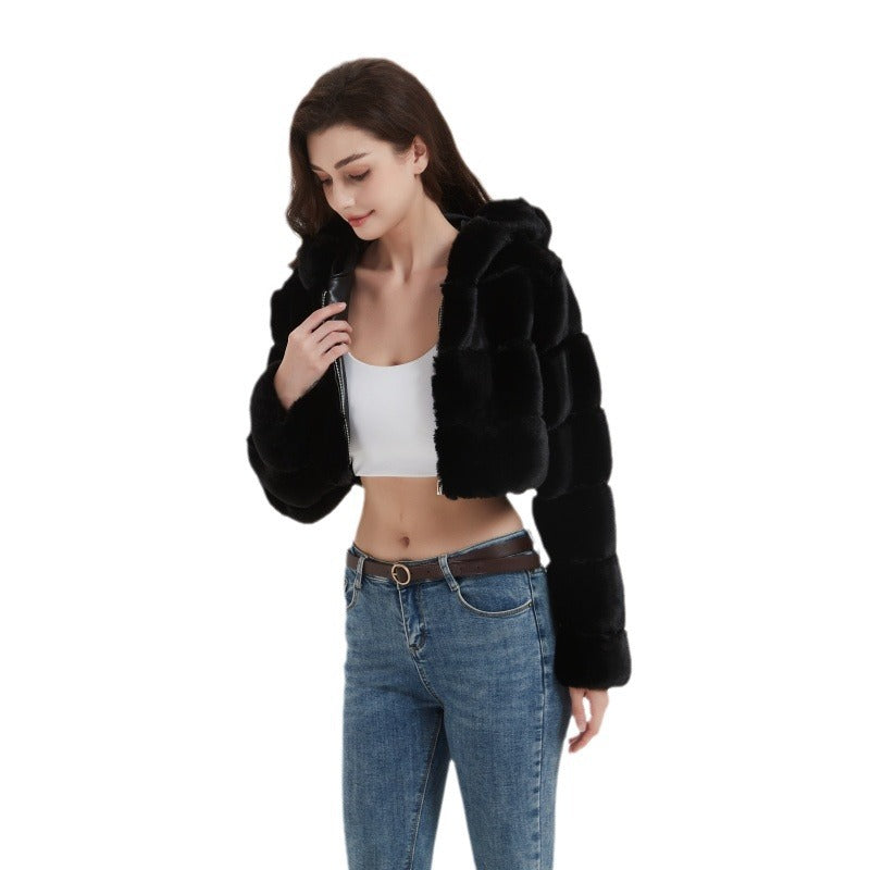 Damen Cropped Kunstpelzjacke mit gestepptem Panel‑Design und Kapuze Nord Taschen