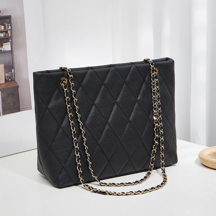 Damen Einkaufstasche mit eleganter Steppung und goldfarbener Kette Nord Taschen