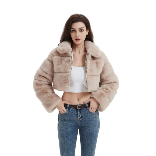 Damen Cropped Kapuzenjacke aus langfaserigem Faux‑Fur mit horizontalen Volumenbahnen Nord Taschen