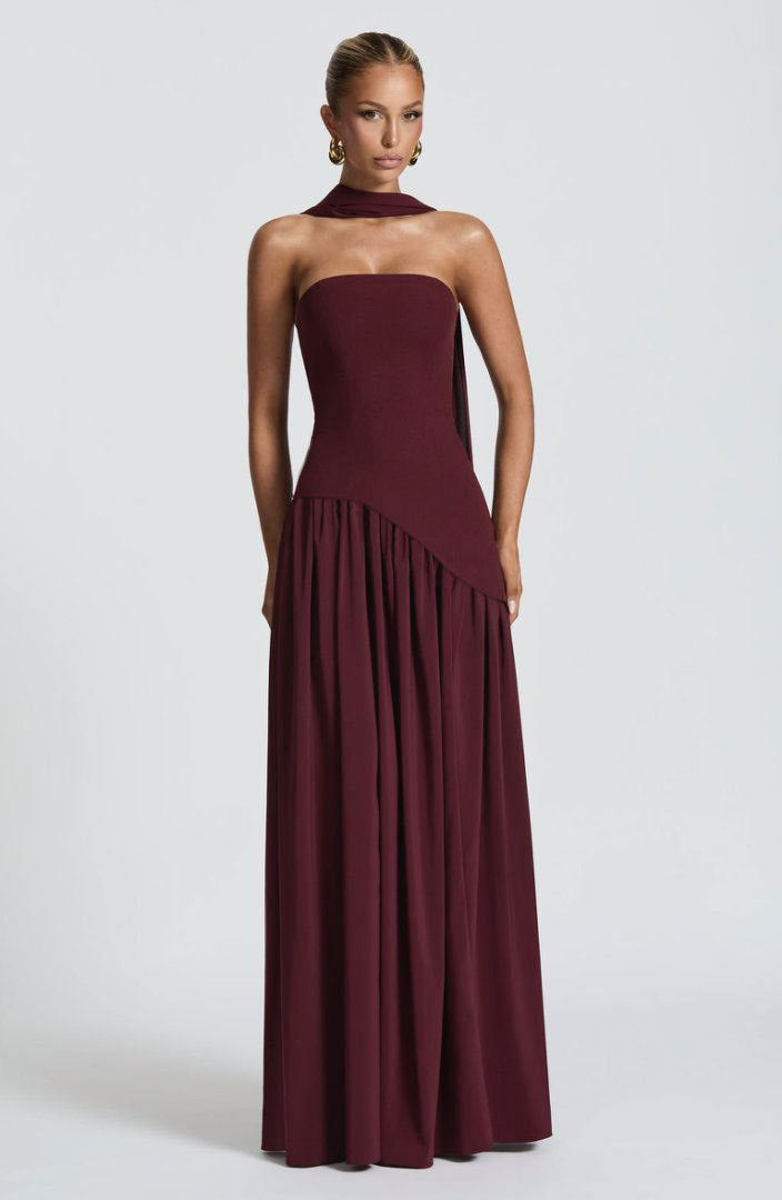Damen Hochwertiges Abendkleid mit asymmetrischem Schnitt und elegantem Schlitz