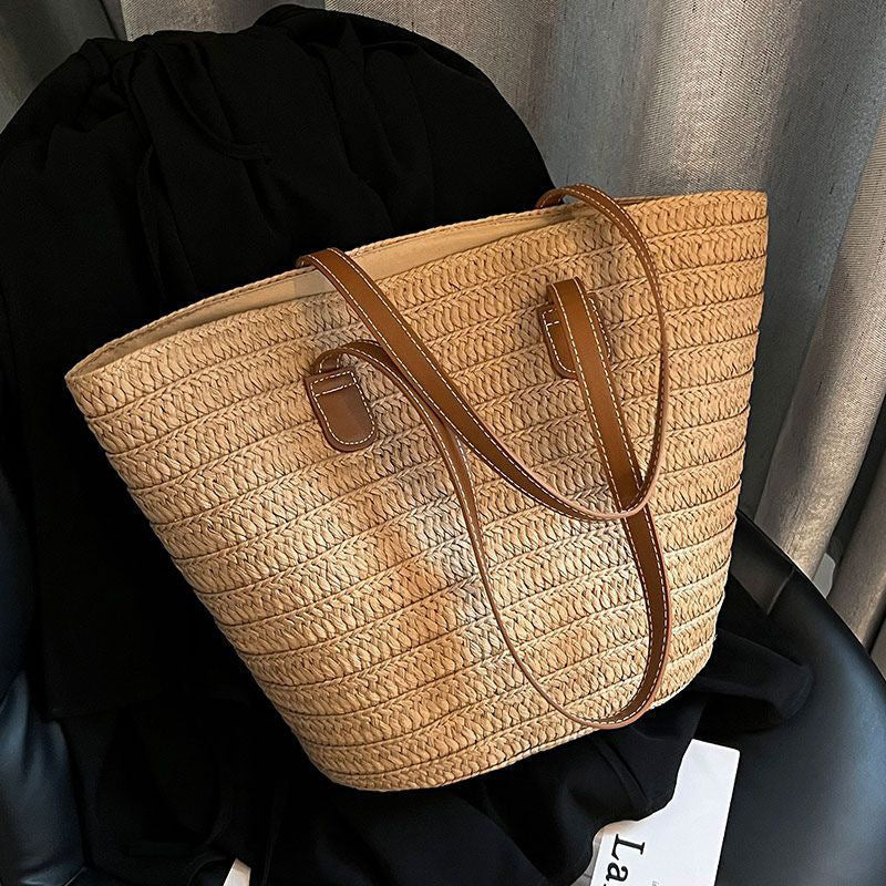 Damen Strandtasche mit geflochtenem Design und eleganten Ledergriffen Nord Taschen