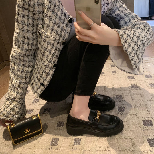 Damen Chunky‑Loafer aus Glattleder mit profilierter Lug‑Sohle und goldener Kettenapplikation Nord Taschen