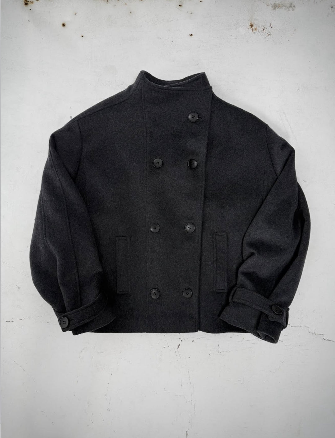 Damen Kurz geschnittene doppeltgeknöpfte Wollmix-Jacke mit Stehkragen und Krempelärmeln Nord Taschen