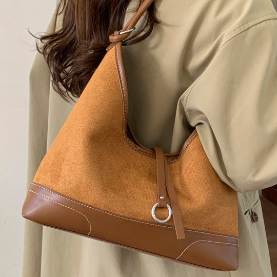 Damen Hobo-Tasche aus weichem Wildleder mit eleganter Silhouette und praktischen Fächern Nord Taschen