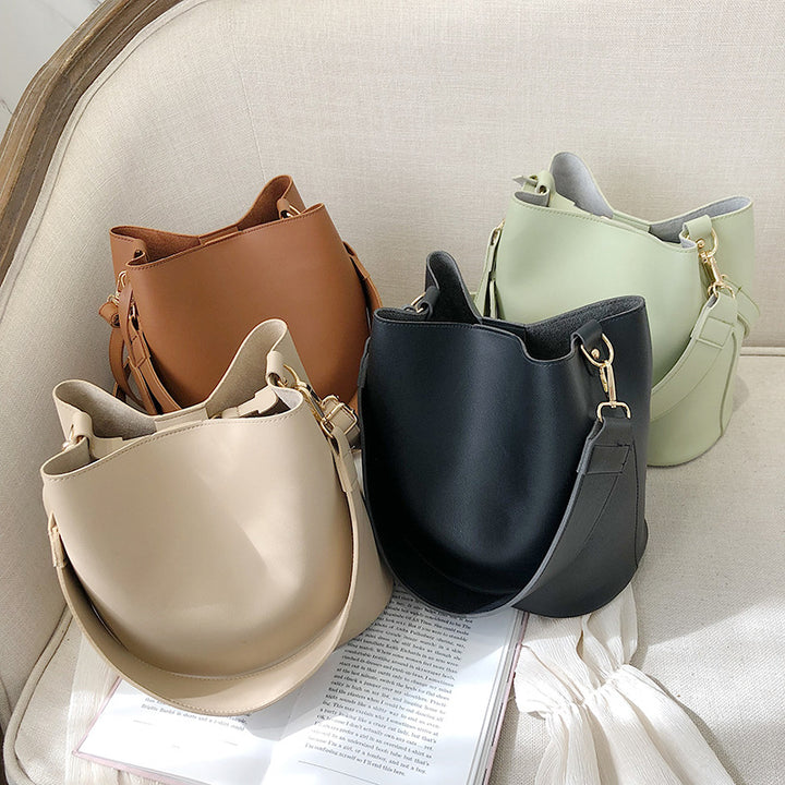 Damen Beuteltasche mit hochwertiger Kunstlederoberfläche und abnehmbarem Schulterriemen Nord Taschen