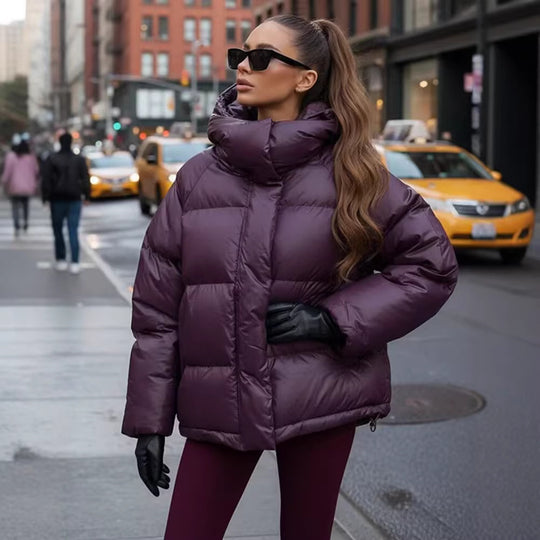 Damen Kurze wattierte Oversize‑Steppjacke mit hohem Stehkragen und Kapuze Nord Taschen