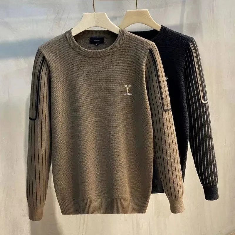 Herren Strickpullover mit gestreiften Rippenärmeln und gesticktem Hirschlogo Nord Taschen