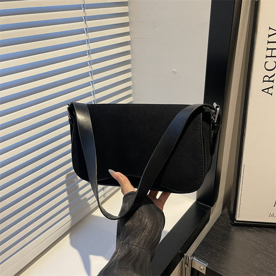 Damen Schultertasche aus hochwertigem Wildleder mit verstellbarem Trageriemen Nord Taschen