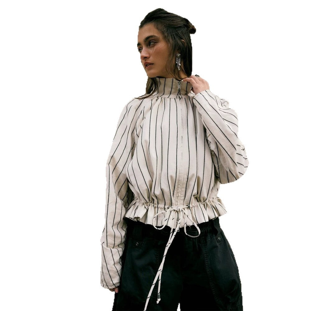 Damen Leichte gestreifte Cropped-Bluse mit Tunnelzugsaum, Stehkragen und halbem Reißverschluss Nord Taschen