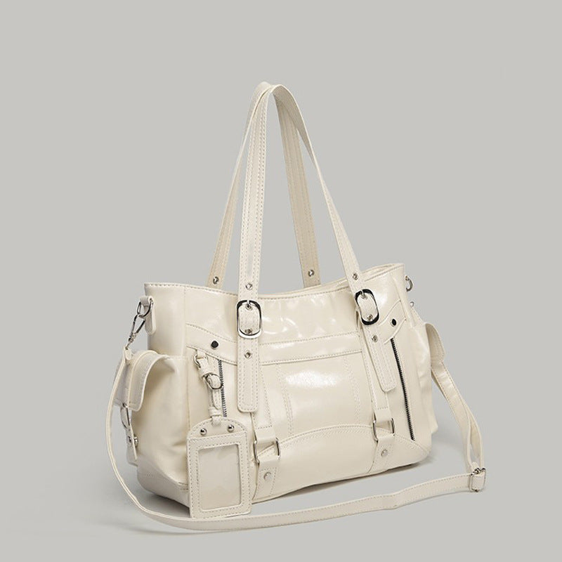 Damen Handtasche mit robustem Reißverschluss und stylischen Metallakzenten Nord Taschen