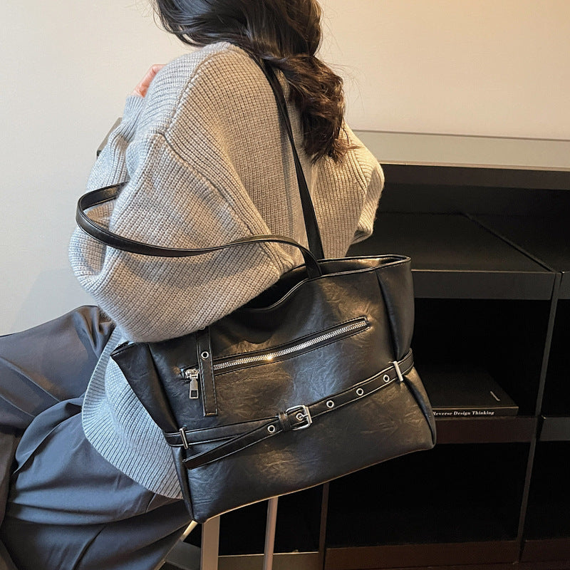 Damen elegante Schultertasche aus hochwertigem Leder mit praktischen Fächern Nord Taschen