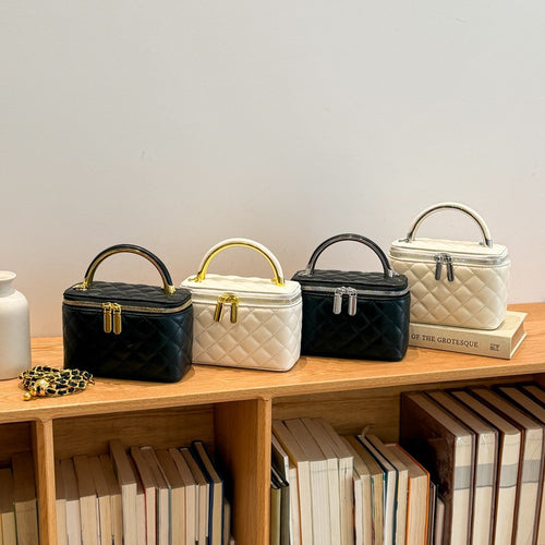 Damen Mini-Handtasche mit goldfarbenem Kettenakzent und strukturiertem Design Nord Taschen